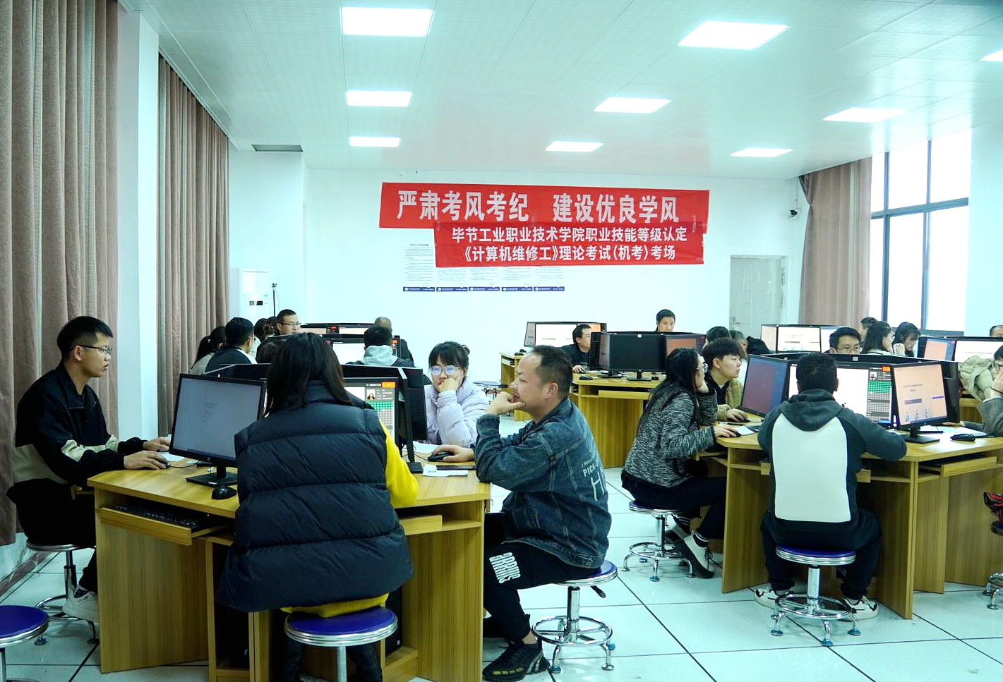 持續(xù)推進(jìn)職業(yè)技能等級認(rèn)定  不斷推動“雙師型”隊伍建設(shè)