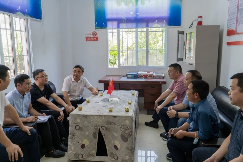 畢節(jié)工業(yè)職業(yè)技術(shù)學(xué)院主要領(lǐng)導(dǎo)深入鄉(xiāng)村振興聯(lián)系點開展走訪調(diào)研