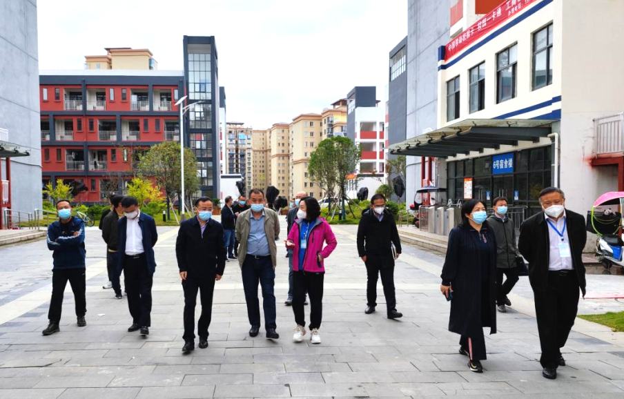 畢節(jié)市人民政府辦公室副主任金莉、畢節(jié)市教育局副局長何友國一行到我院檢查指導(dǎo)疫情防控工作