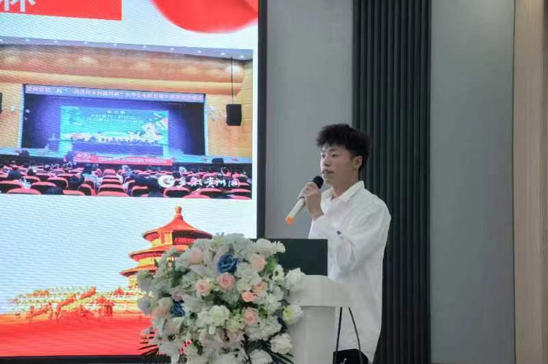 2021-2022學(xué)年國(guó)家獎(jiǎng)學(xué)金獲得者個(gè)人事跡專欄第一期——黃杏、譚程慧