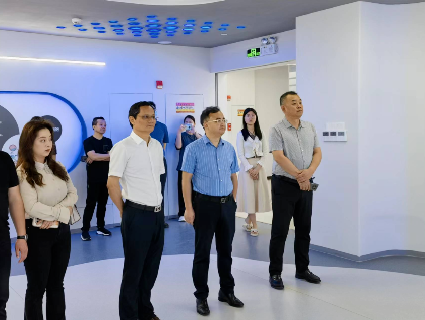 李涌、邱國援率隊到廣東省企業(yè)、院?？疾鞂W(xué)習(xí)