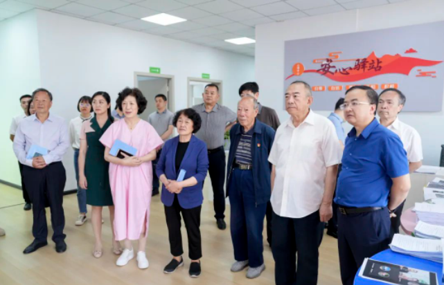 省、市關(guān)心下一代工作委員會赴畢節(jié)工業(yè)職業(yè)技術(shù)學(xué)院調(diào)研