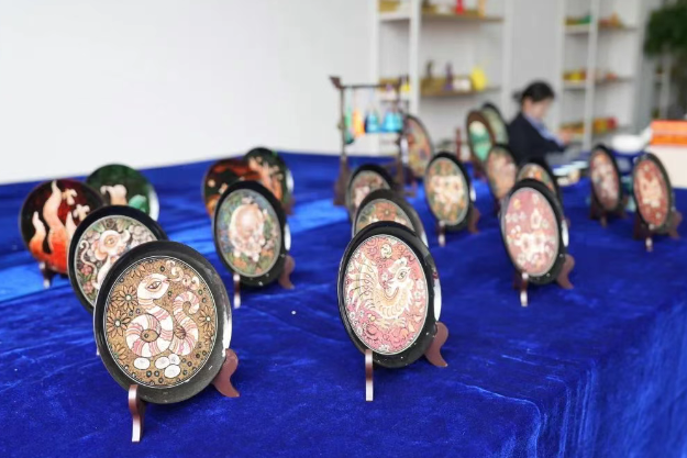 競(jìng)賽進(jìn)行時(shí)｜我院開展黔西北民族民間工藝技藝體驗(yàn)活動(dòng)，技能大賽與文化傳承同行